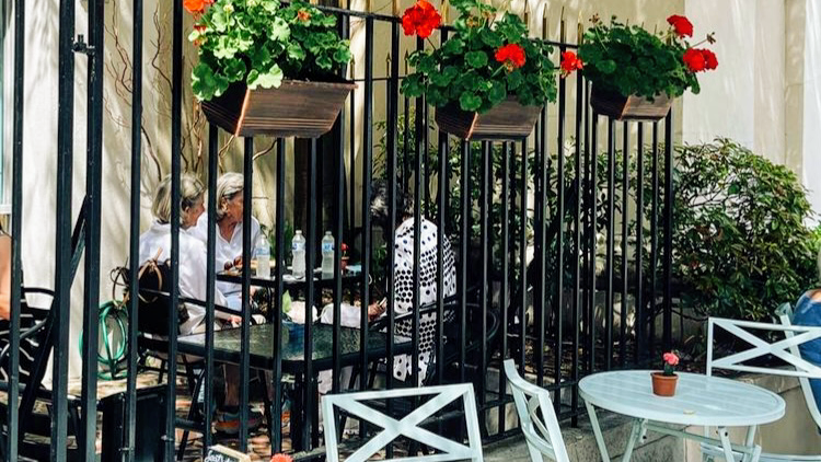 Le Chambertin, Charleston