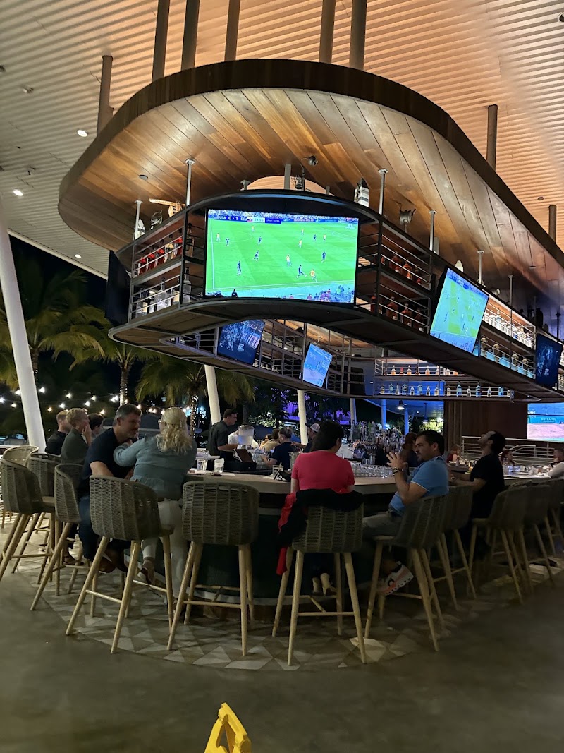 Bayshore Club Bar & Grill, Miami