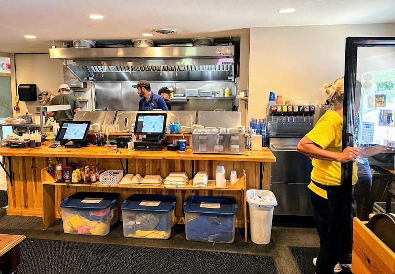 River Cafe, Great River Road