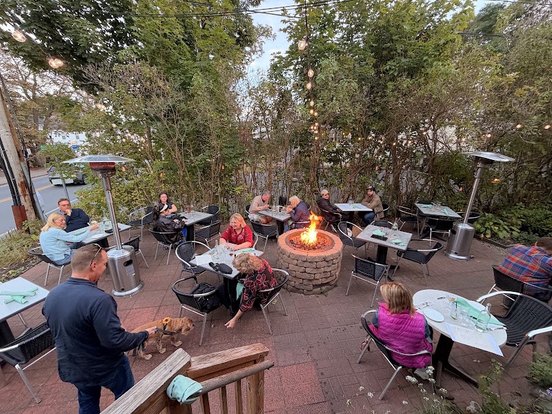 The Crooked Pine, Ogunquit