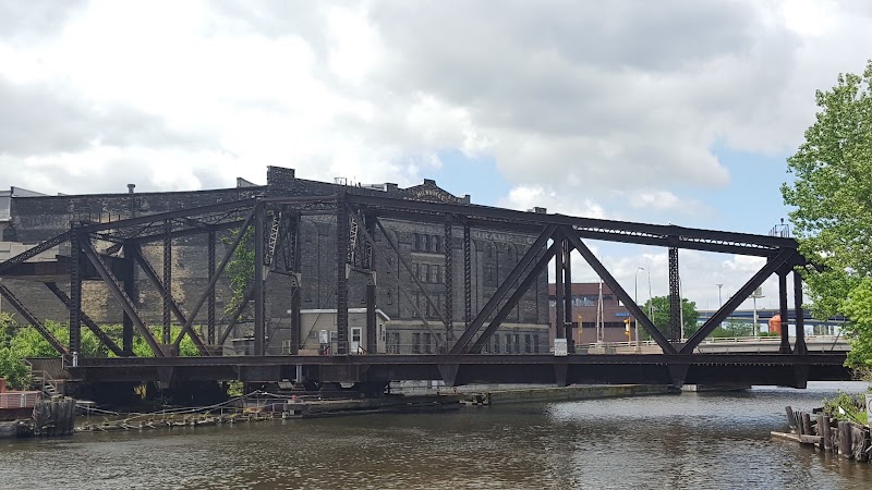 North Riverwalk Way, Milwaukee